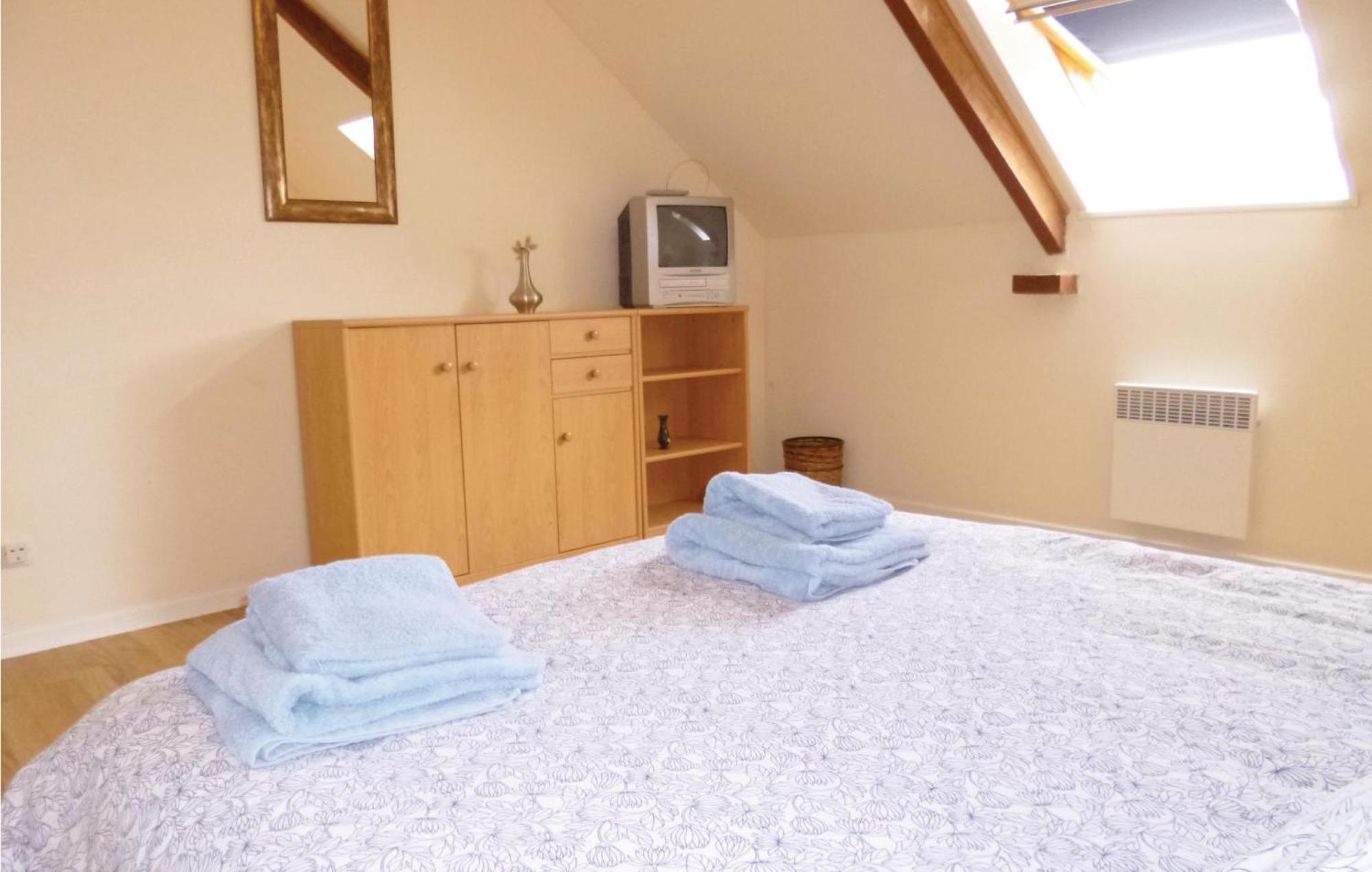 3 Bedroom Cozy Home In Brucheville Carentan-les-Marais Exterior photo